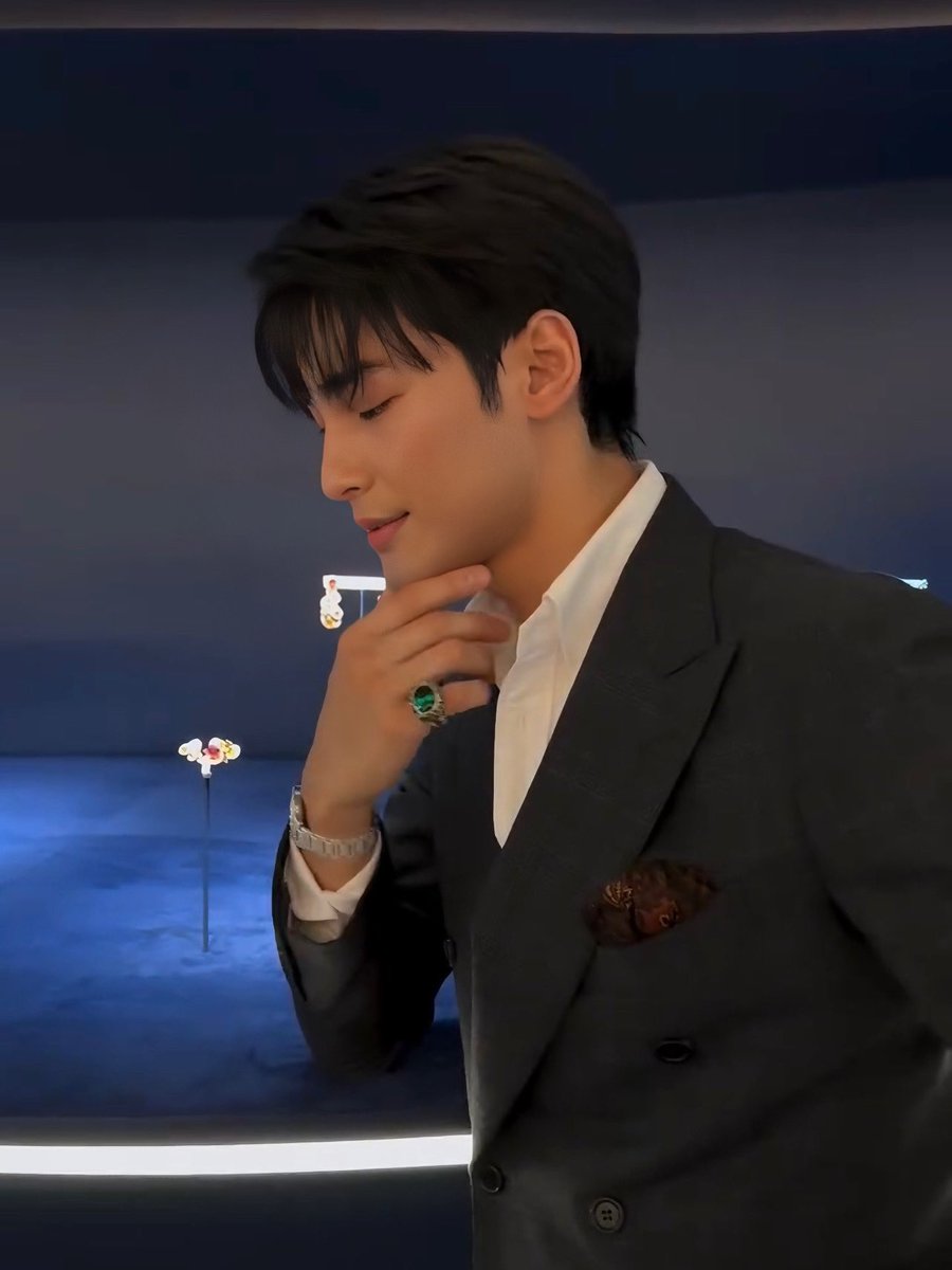 Nuab5035Ac's tweet image. ภูมิใจกับอาโปที่ได้ร่วมงาน Piaget Abu Dhabi High Jewellery Event ในฐานะGBA วันนี้พี่เอเจ้าเดิมแจกแก้วเก็บความเย็น 1 ใบกติกาคือ รี+แมนชั่นอวยยศถึงอาโป+ติดkw+กดใจ+แปะรูป สุ่มแจก 22/11/67 : 4 ทุ่มค้าบ

PIAGET HIGH JEWELLERY X APO
#APOPiagetGalaInAbuDhabi
#ApoNattawin
@Nnattawin1