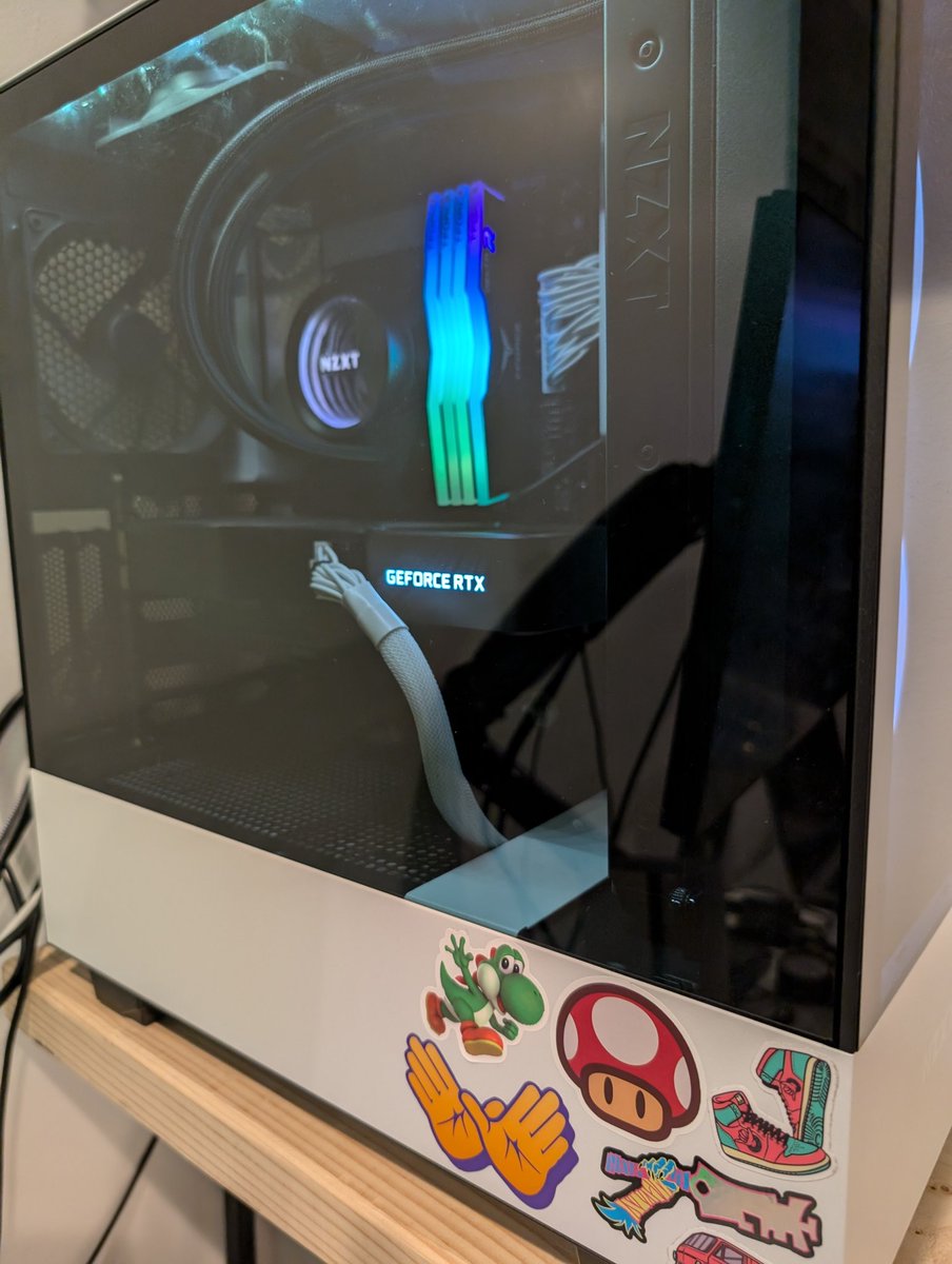 Guess who's back, back again

See y'all next week 

twitch . tv / griddlybear