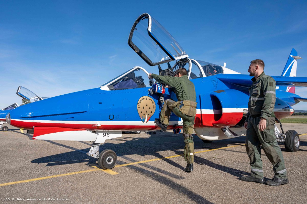 PAFofficiel's tweet photo. Les premiers vols à huit ont commencé, marquant un tournant décisif dans la saison hivernale.

Ces premiers jours signent le début d’une aventure humaine, ceux où petit à petit la cohésion va naître.

Maintenant, à chacun de prendre ses marques au sein d’une nouvelle équipe 👊🏻 https://t.co/VEwdSWUTDN