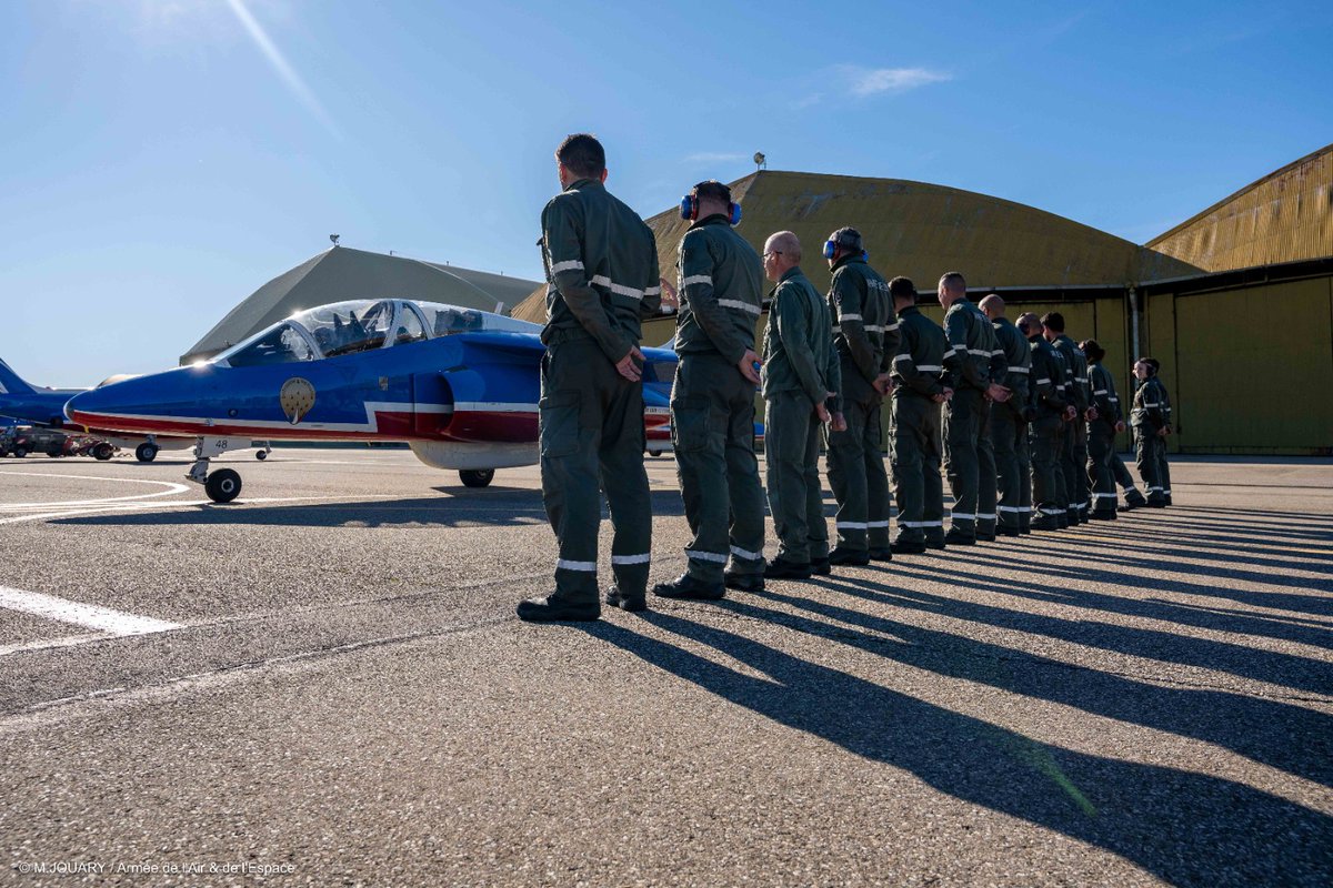 PAFofficiel's tweet photo. Les premiers vols à huit ont commencé, marquant un tournant décisif dans la saison hivernale.

Ces premiers jours signent le début d’une aventure humaine, ceux où petit à petit la cohésion va naître.

Maintenant, à chacun de prendre ses marques au sein d’une nouvelle équipe 👊🏻 https://t.co/VEwdSWUTDN