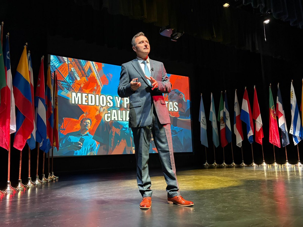 "Una buena comunicación puede ayudar en un determinado tiempo, no para siempre" <a href="/divoskus/">Daniel Ivoskus</a>
<a href="/CumbreCP/">CumbreCP</a> <a href="/PolitologosD/">Politólogos Digitales</a>
#comunicación #CumbreMiami