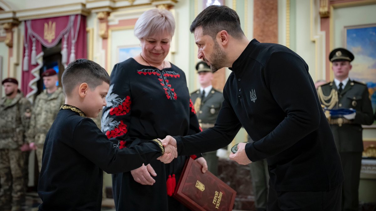 ZelenskyyUa's tweet photo. The strongest, reliable, and brave. Warriors who fight in the toughest directions and carry out the most challenging tasks. There is no truly intense frontline that hasn’t felt the strength of our Airborne Assault Forces.

I congratulate all of them on the Day of the Airborne Assault Forces of Ukraine and congratulate our Ukraine on having such incredible warriors.