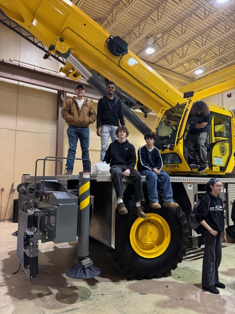 MCHSDistrict111's tweet image. The CTE department took students to the @Local150 Training Facility in Wilmington. Students toured the training facility and gained insights into careers. The students engaged in several hands-on learning experiences. It was a great visit and we appreciate the collaboration!