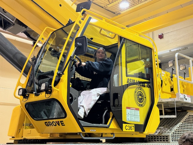 MCHSDistrict111's tweet image. The CTE department took students to the @Local150 Training Facility in Wilmington. Students toured the training facility and gained insights into careers. The students engaged in several hands-on learning experiences. It was a great visit and we appreciate the collaboration!