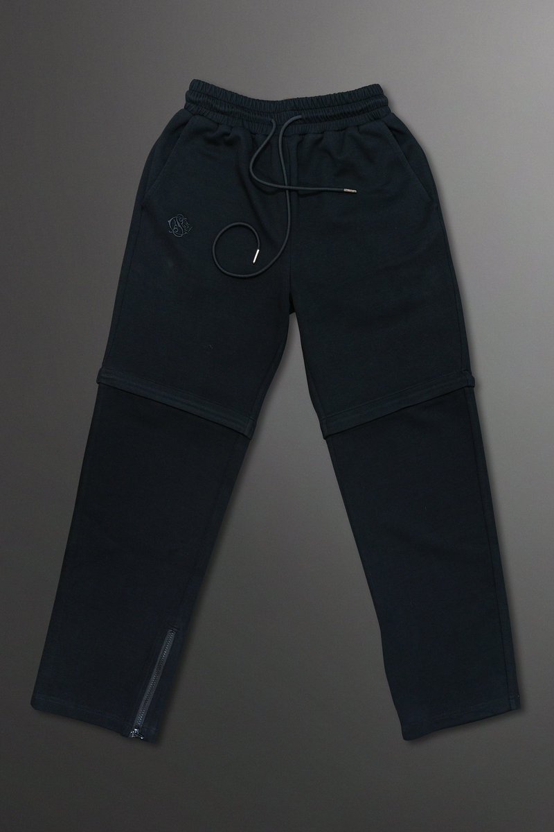 CSuite21's tweet photo. Walk It Like We Talk It
Our versatile joggers are the perfect fit with details that will make them your new go-to’s.
*Paired perfectly with the Suite 1s
Welcome to the SUITE Life
#CSUITE21 x #SIAcollective https://t.co/6PJ0eTt8d4