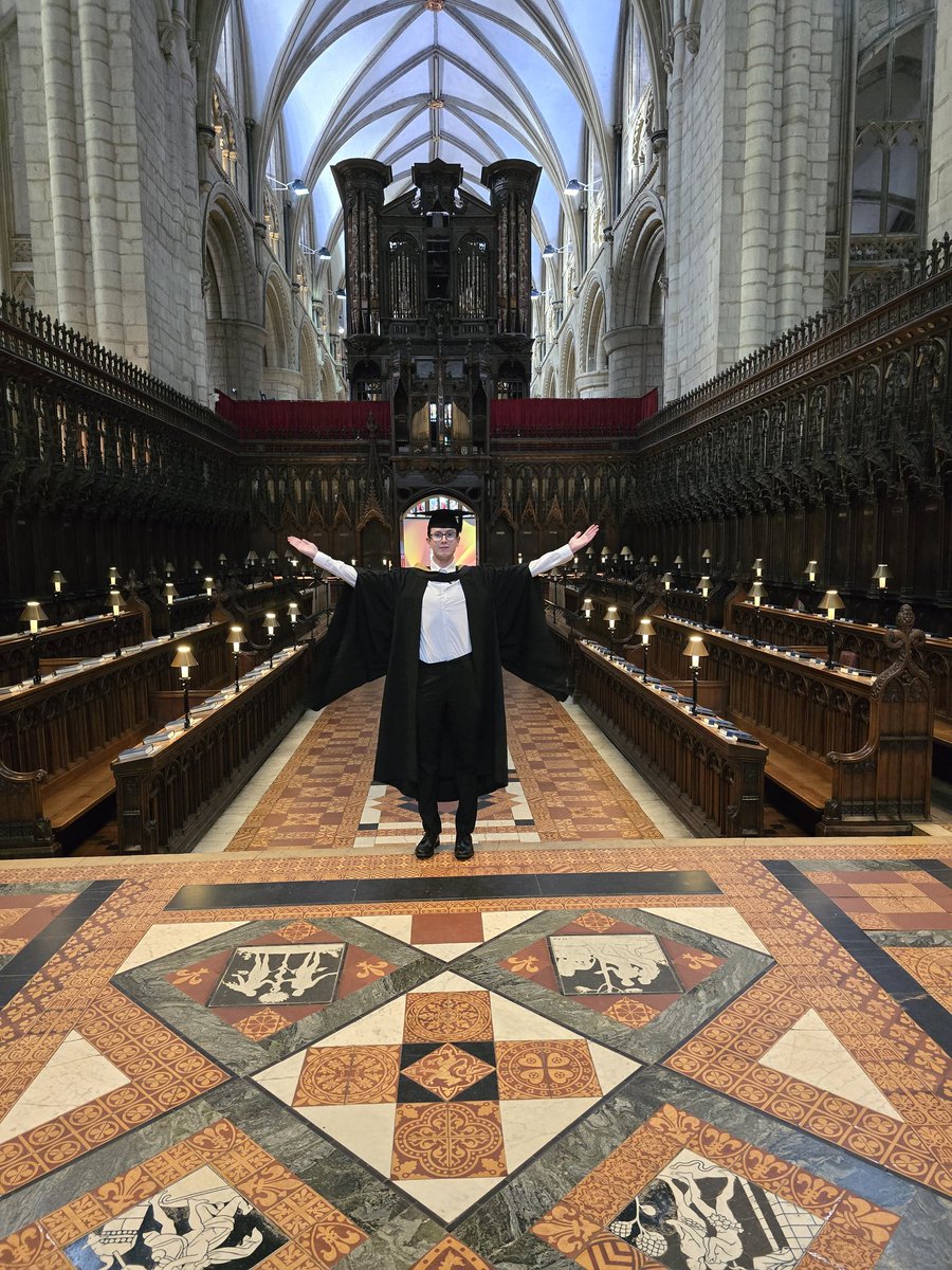 Jay_greening's tweet photo. HND PERFORMING ARTS GRADUATION 2024!!!! 😃😃😃

#Graduation24 #graduation #student #gay #university #study #selfie #photooftheday #uni #men #gaymen #acting #peformingarts #performer #actor https://t.co/sp7BIiBJms