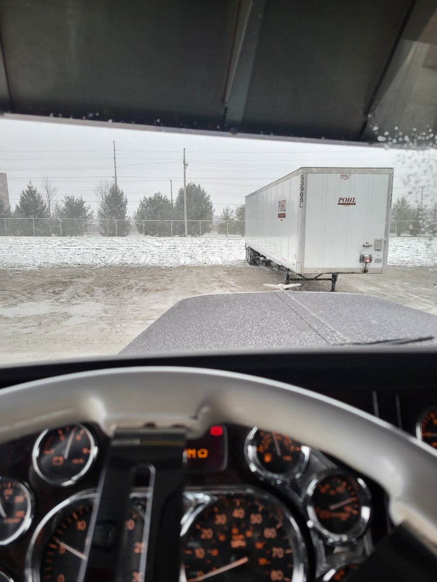 BigBoyXpress's tweet image. Good afternoon twitterville #snowing ##hoosierville #shitty