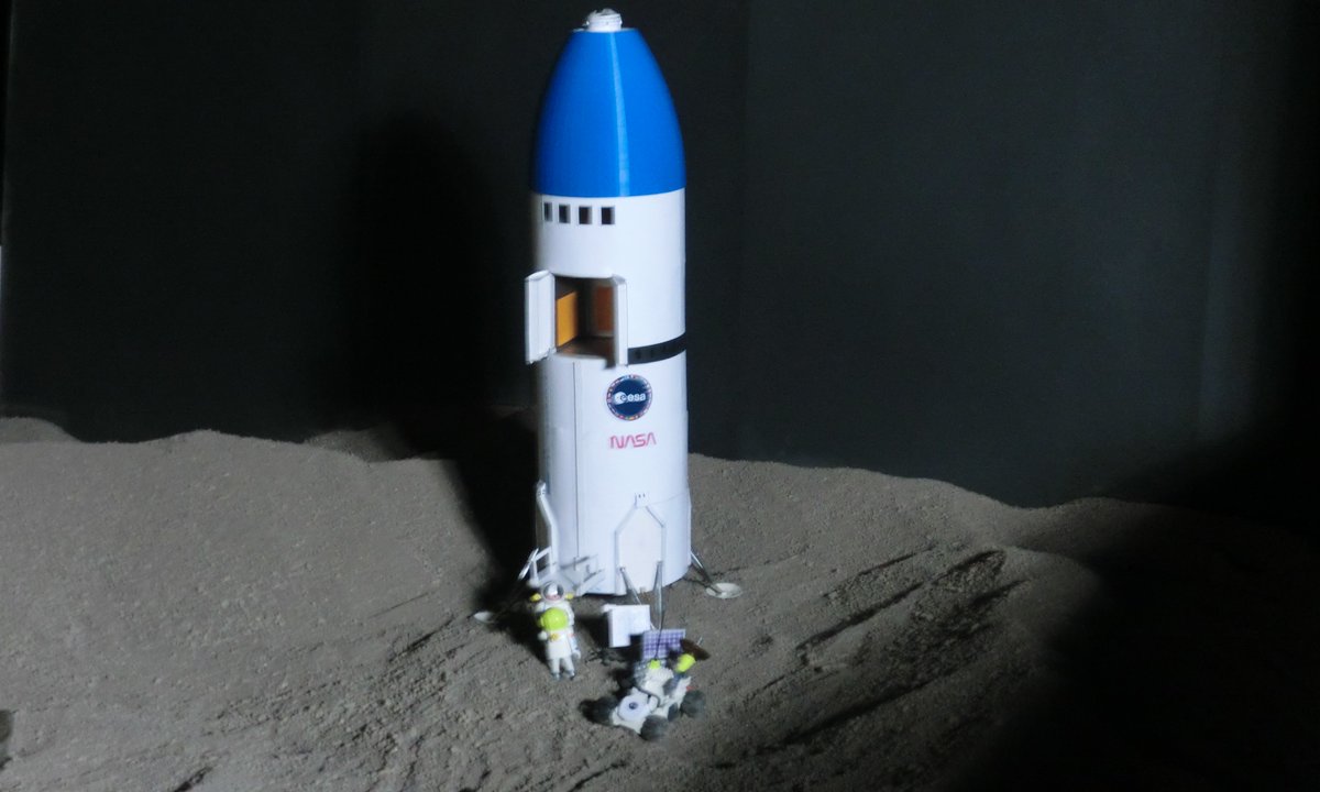 JrAstronautin's tweet photo. @NASAArtemis @NASA_Orion @SpaceX That looks quite familiar somehow!
We did a mission like that already 2022 in the alternate #MoonDot #Universe - with the big @MoonDotShip Lunar lander and the @NASA_Orion #spaceship incl. the @ESA #EuropeanServiceModule #ESM !
Video: https://t.co/uPXRNLrNLO https://t.co/LUesFepFwt