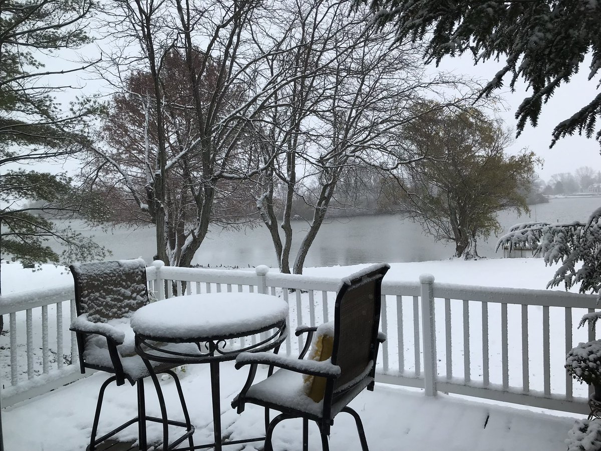 moekeever's tweet photo. 3 pm and snow is still falling, temperature is 30 F  and the winds gusting near 30 mph. The roads and sidewalks still wet. https://t.co/OVtJfRIqeX