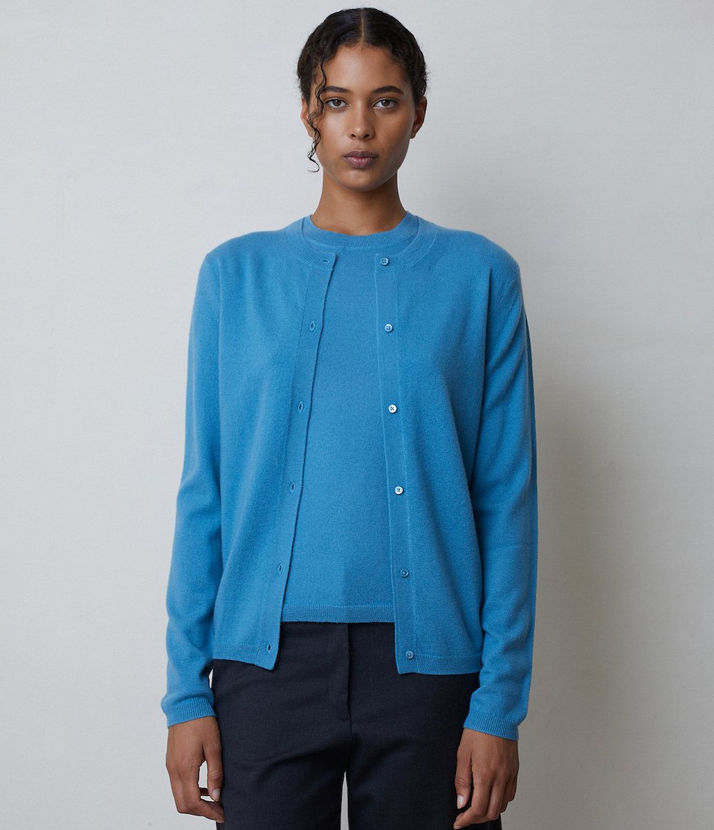 Buenas noches
El estilo Lady de la firma española <a href="/LeborGabala/">LEBOR GABALA</a>, hoy, en telademoda.com