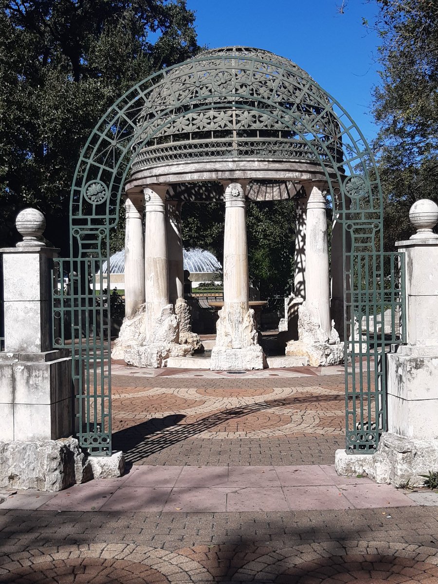 MmcScience's tweet image. On a walk around the museum district in Houston, unexpectedly came across this plaza dedicated to cancer patients, essentially on a large (Texas sized?) traffic island.