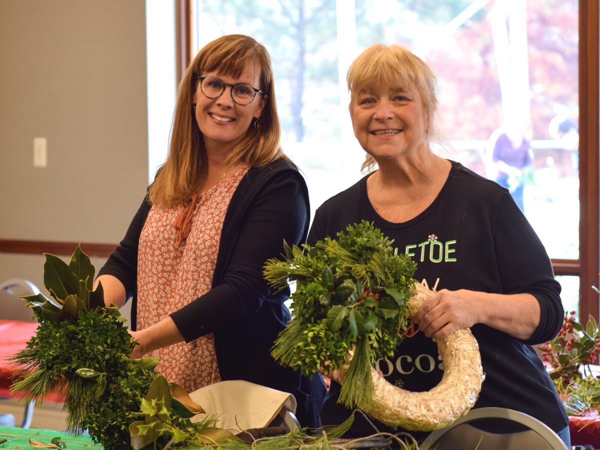 🌲  Just in time for the holidays, learn to create a beautiful evergreen wreath with guidance from the Maymont staff!

Sessions available Dec 3–7. Register at 4031.blackbaudhosting.com/4031/tickets?t…