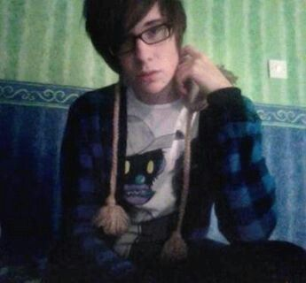 heyk0ta's tweet photo. dan dressing up as phil as a joke... yea... https://t.co/AlqFlaUj5V