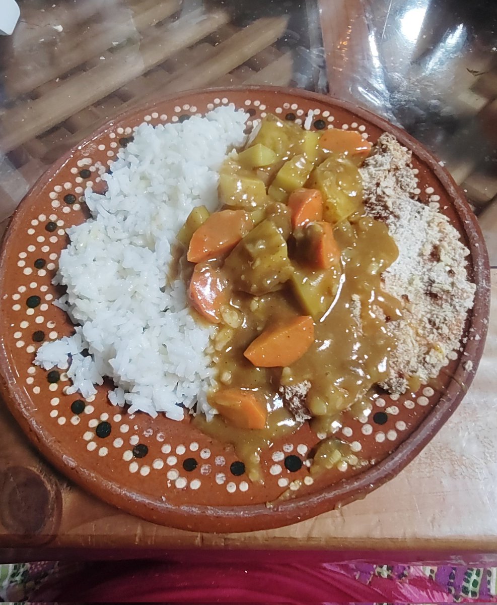 Kanon_chaann's tweet photo. Las ventajas de ser otaku es que puedes comer la comida del anime
Curry con pollo 🍛 https://t.co/wCDsqXhEeN
