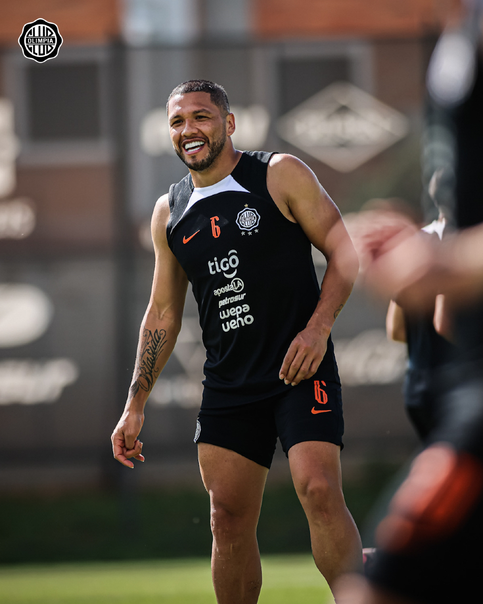 ©️ Diez veces campeón con la camiseta del Club Olimpia.

¡RICHARD ORTIZ BUSTOS! 😁
