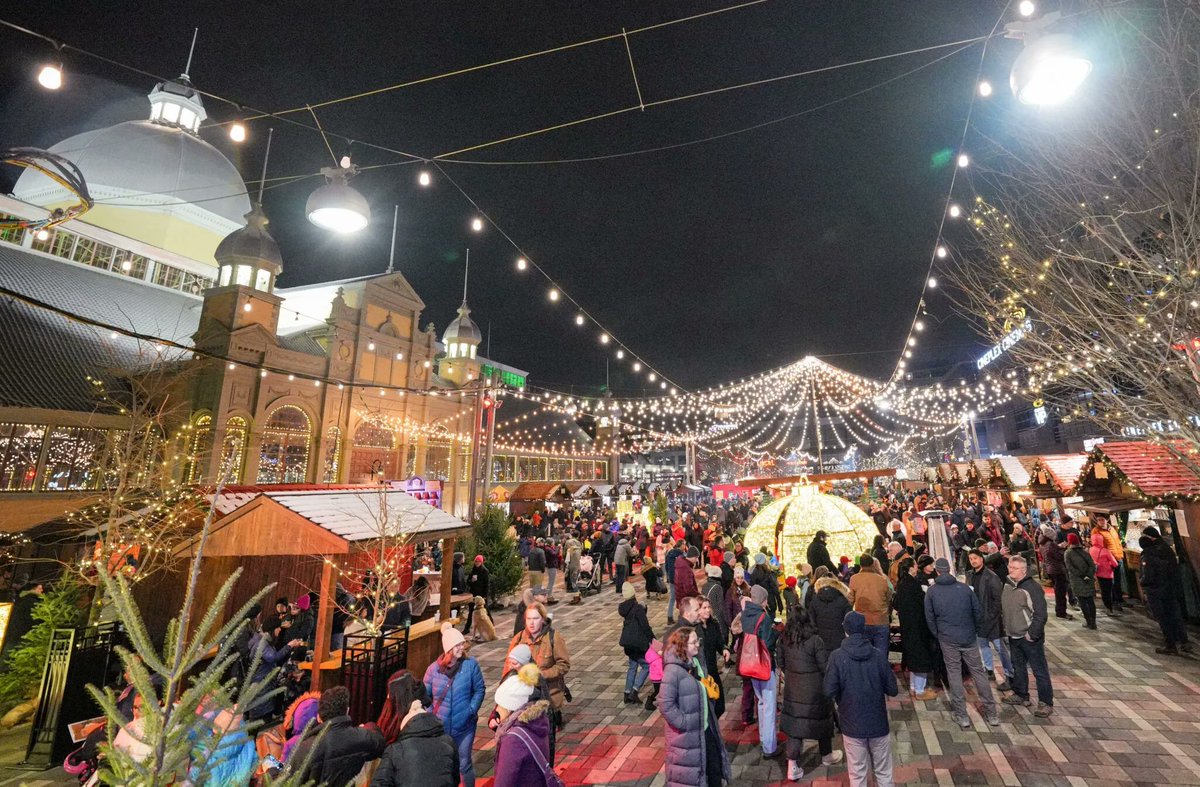 Trinity_CA_1992's tweet photo. 🎄✨ The Ottawa Christmas Market at Lansdowne Live is here to bring the holiday cheer!🎁

Explore local vendors, festive food, live entertainment, destination retail and F&amp;B on site,  and more!

📅 Dates &amp; Hours:
Weekends:     Nov 22 – Dec 31
Extended      Hours: Dec 26 – Jan 5 https://t.co/V1i2Q7guq7