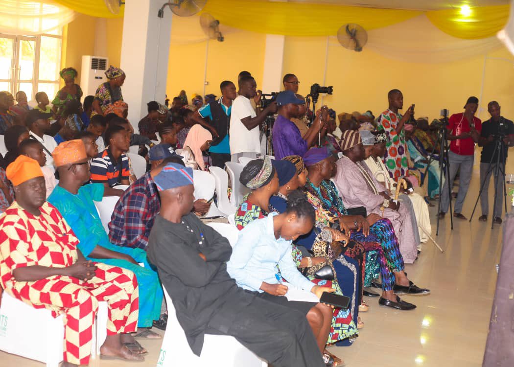 hypemanfamous's tweet photo. *YAYI FLAG OFF 2024/2025 SCHOLARSHIP AND BURSARY AWARD AMIDST FUNFAIR*

The ancient town of Ilaro today witnessed another joyous celebration as the Senator representing Ogun West Senatorial District- Senator Solomon Olamilekan Adeola YAYI CON, FCA, FCTI, FFPI flag off https://t.co/yq1TlI9j31