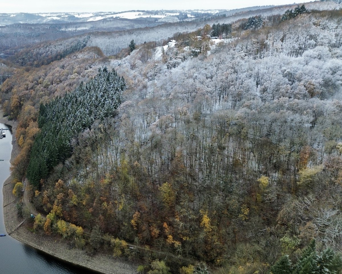 wxwommelgem's tweet photo. Sneeuwgrens vanuit de lucht (Schmidt, 400m) https://t.co/cG4rA3T66h