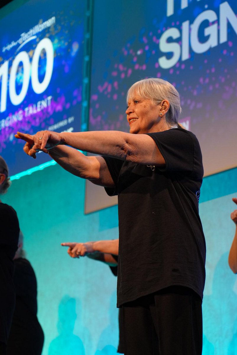 WeAreTechWomen's tweet image. Now for a quick interval 🤩

Please welcome to the stage the incredible Liverpool Signing Choir 💙✨

#TechWomen100 powered by @BarclaysUK