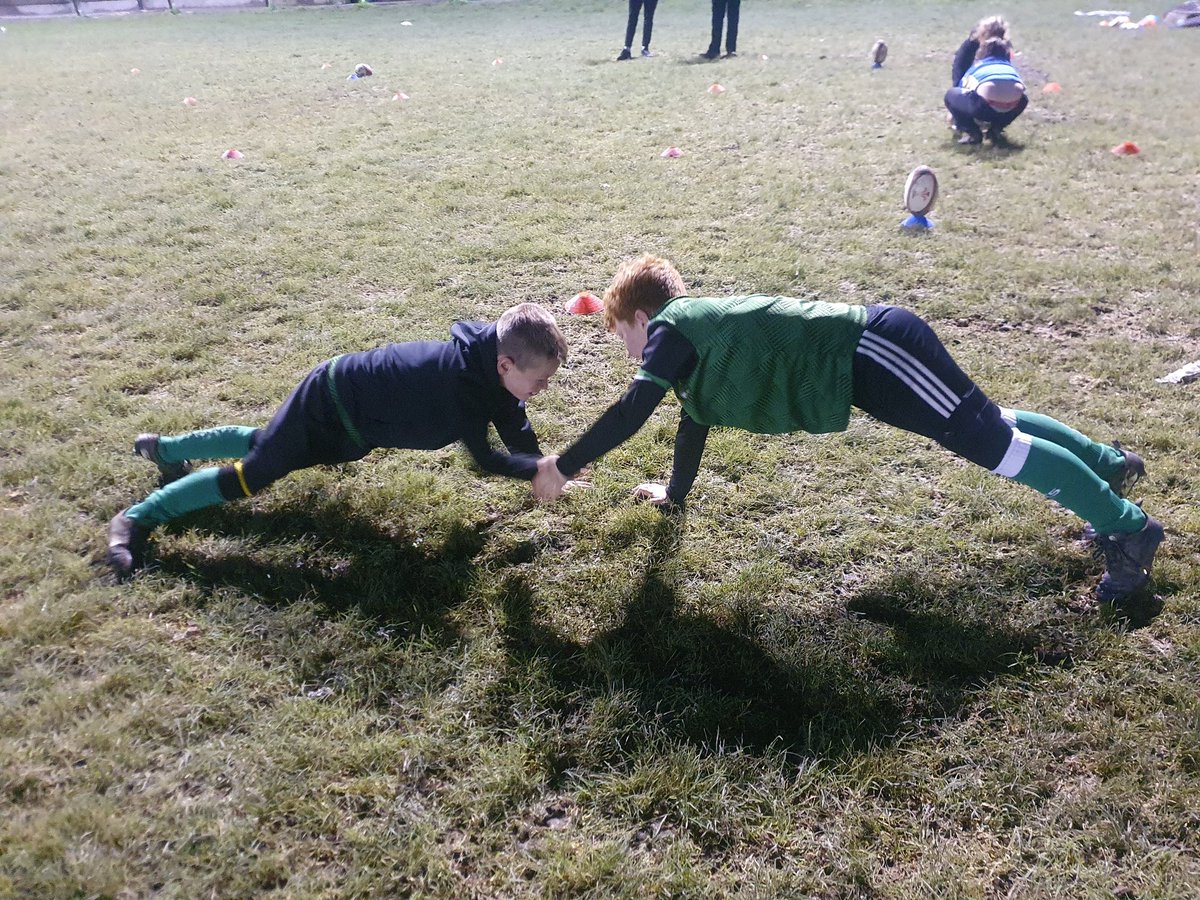 Dyffrynamanpe's tweet photo. Another frosty evening, another CPD session deliver by Mr Dafis ❄️🏉💪 

It was the chance for Brynaman u9/10s to have the #Tackle24 session tonight, with plenty of learnings to take into future games. 

Ymdrech dda gan bawb 👏👍

#LowLookLockLand #RingOfSteel #cheektocheek https://t.co/pHnJKtDibR