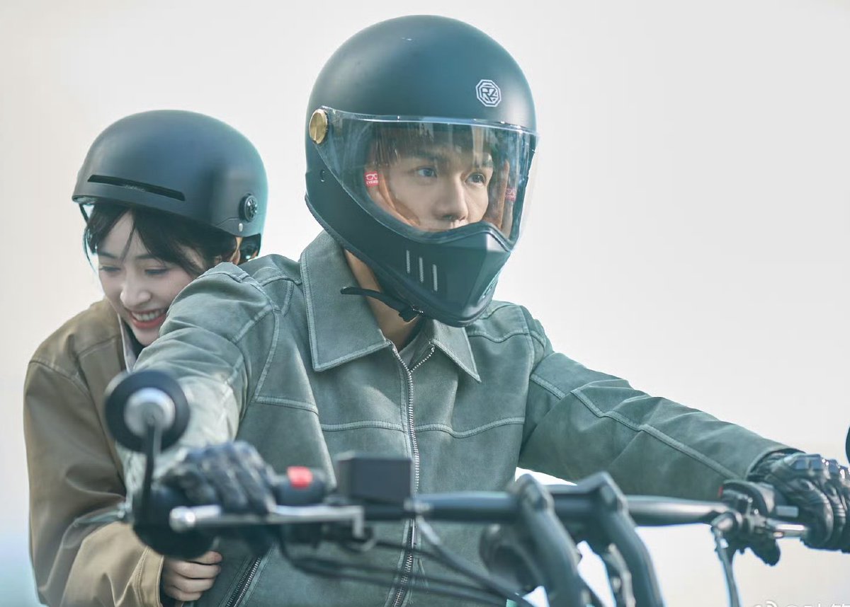 meelo_122's tweet image. We need their own drama 👀🙏

#SmileCode 
#ShenYue #沈月 #YeXiaoWei #叶筱玮 #失笑