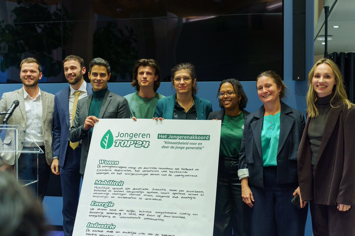 Tijdens de Klimaattop in Baku, organiseerde ik namens D66 samen met de <a href="/JKBonline/">Jonge Klimaatbeweging</a> een Jongerenklimaattop in de Tweede Kamer. 

Maar liefst 120 jongeren hebben samen een Jongerenakkoord uitonderhandeld. In tegenstelling tot dit kabinet, halen we daarmee de klimaatdoelen wél!