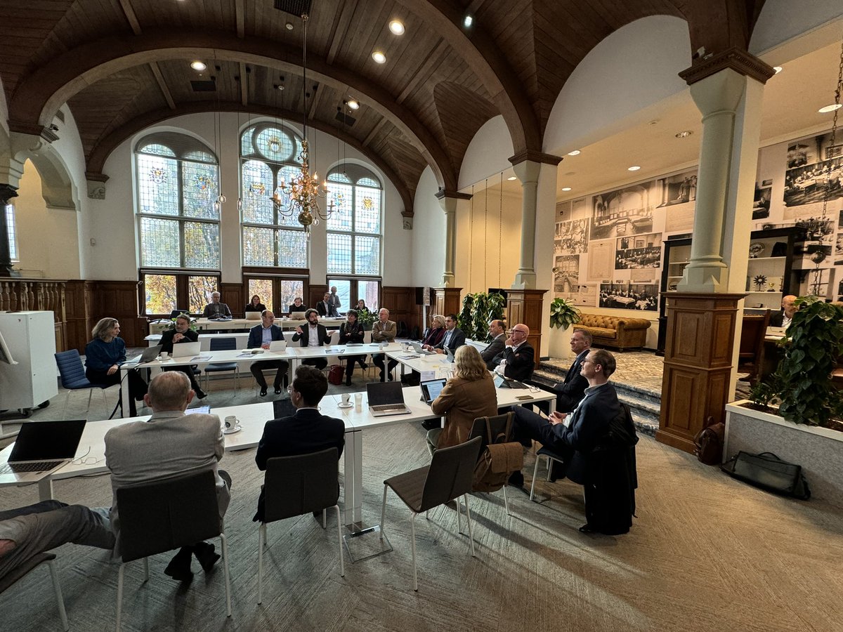 Mooie gesprekken in de ‘24-uurssessie’ <a href="/VNGemeenten/">VNG</a> commissie #informatiesamenleving in de mooie <a href="/gemeentezeist/">Gemeente Zeist</a> achter de rug.