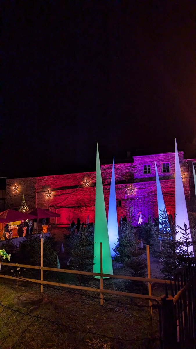 Fjb_fff's tweet photo. Der sagenhafte #weihnachtsmarkt in #donauwörth wurde heute Abend eröffnet.  Donauwörther Weihnachtsduft https://t.co/GLb0FyJhxl