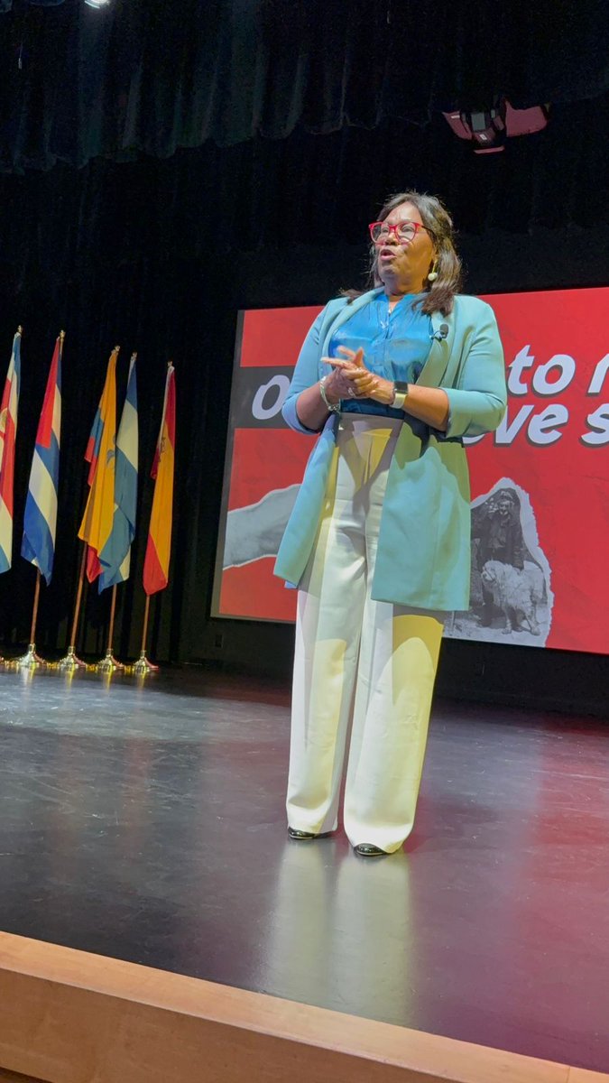 "Cuando la sociedad pierde el miedo, agárrense porque son los dueños del poder" <a href="/nidiapaulinov/">Nidia Paulino Valdez</a> 
<a href="/CumbreCP/">CumbreCP</a> <a href="/PolitologosD/">Politólogos Digitales</a>
#CumbreMiami