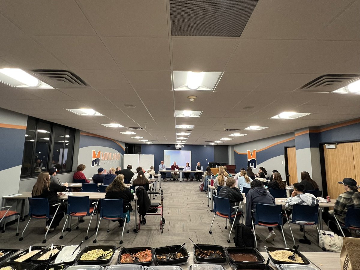 Aspiring Educators hosted a Principal Panel, a Drive event focused on Vocation and Leadership.   Students were inspired by the advice of the administrators and enjoyed food from Chipotle! <a href="/MidlandU/">Midland University</a>