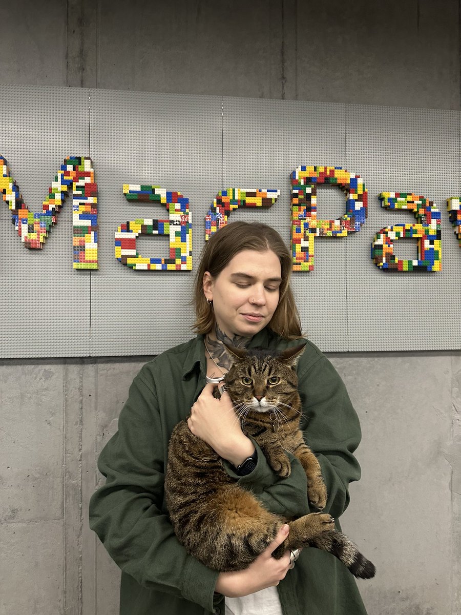 ɐʎᴉuǝƃʌƎ tweet media