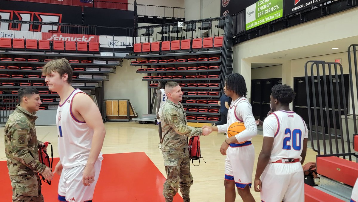 SIUE Hoops tweet media