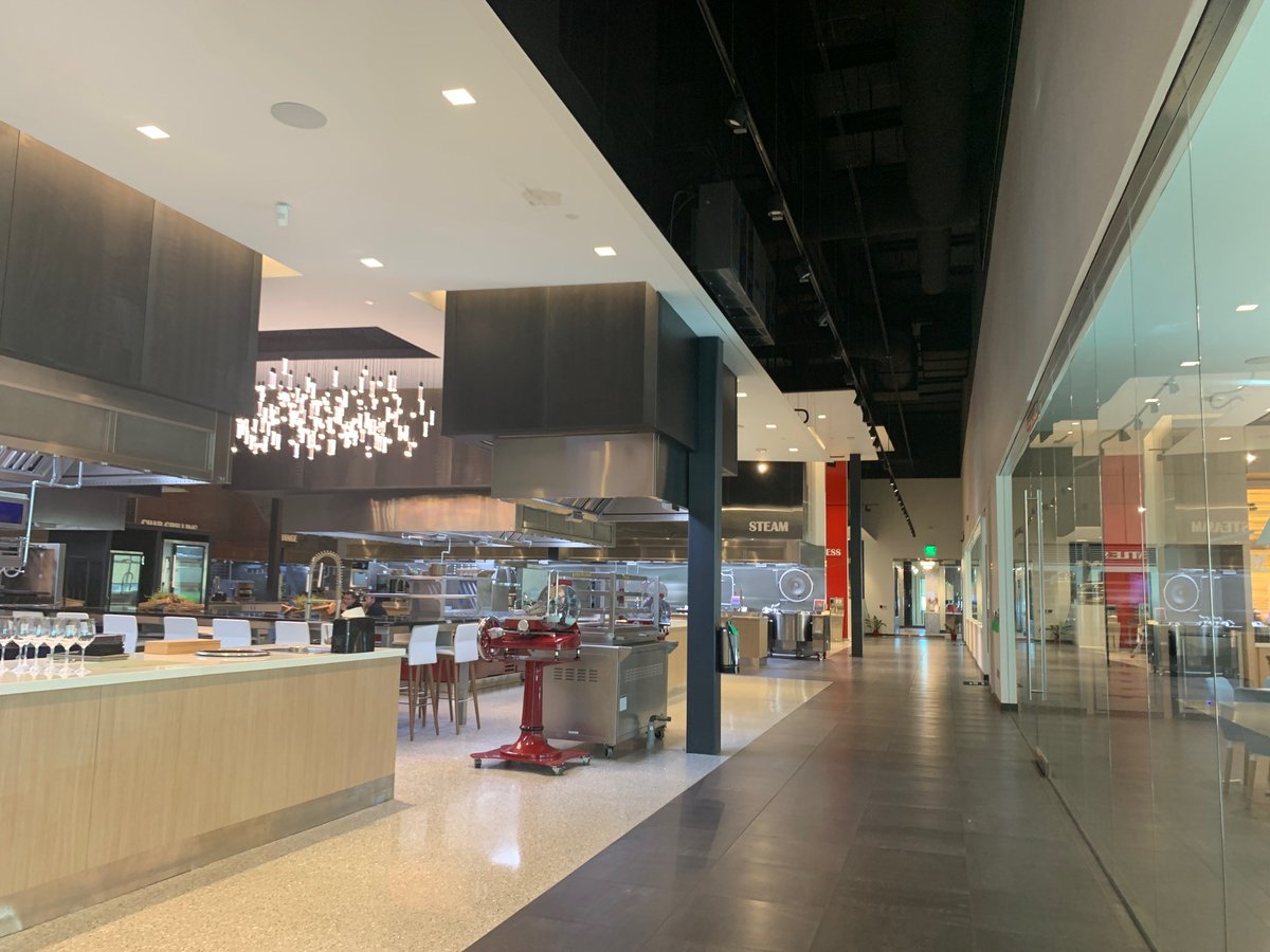 LakeshoreEx's tweet photo. Amazing tour of the @middlebycooking Innovation Kitchens (MIK) showroom this week! Incredible people and impeccable fully-live cooking facility. Honored to partner with this industry leader on their tradeshow program! #thisismiddleby #experiencelakeshore #partnership #tradeshows https://t.co/hnQPSt18GR