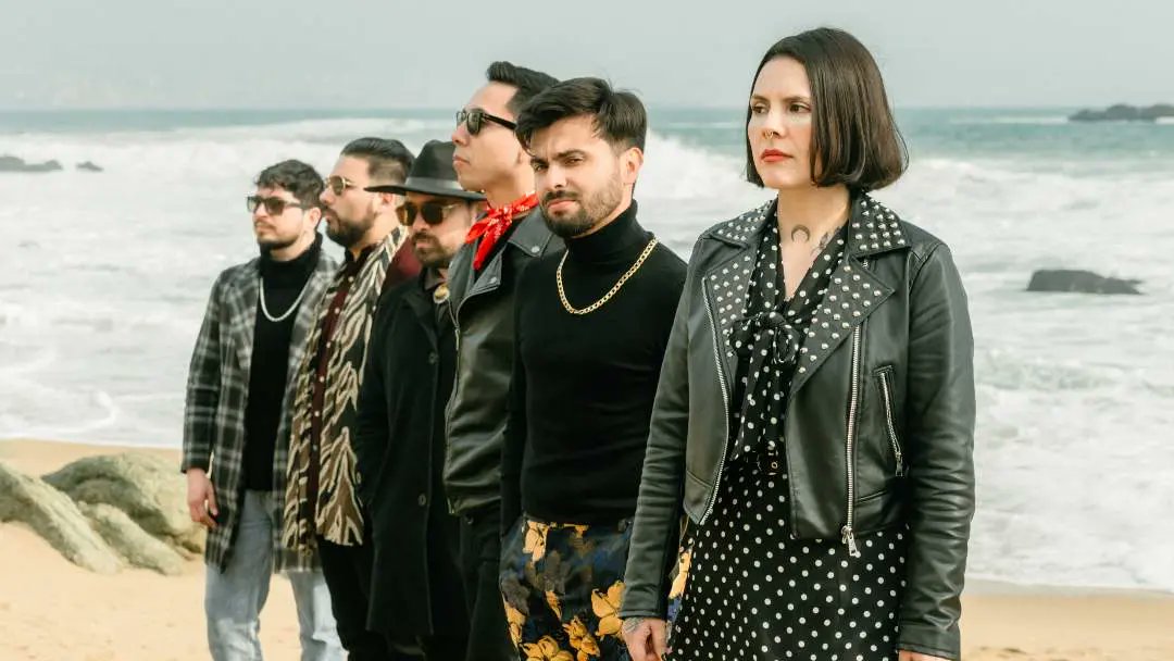 Piedraluz y Boris Reyes revitalizan el clásico francés "Aline" 👉 cdcz.short.gy/jqSEB6 

#musicachilena