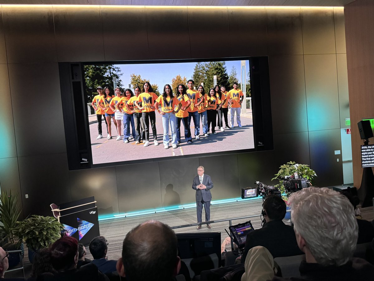 Always chicken skin (i.e. #Ucsfproud) during the #Ucsfsotu with <a href="/ucsf/">UC San Francisco</a> Chancellor Hawgood.