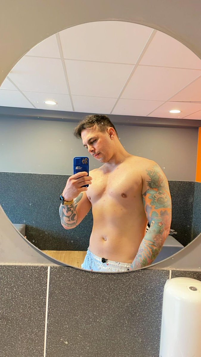 Andyfelip8's tweet photo. my face and dick🍆💪🏻🥵 https://t.co/NHGz4ncjCO