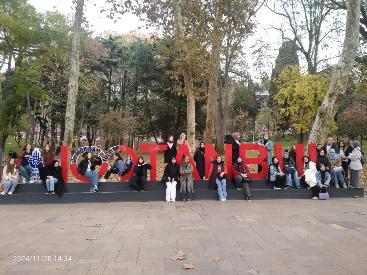 Tihmender's tweet photo. Geleneksel tarihi yarımada ziyaretlerimizin konuğu @AihlHalil öğrencileri oldu.Gezinin planlamasını talep eden Okul Aile Birliğine,bizleri Beşir Ağa medresesinde en güzel şekilde ağırlayan @onderihl 'ye,her daim ulaşımda bize  destek olan @tuzlabelediyesi ne teşekkürler 💐 https://t.co/oLQVxC44VY