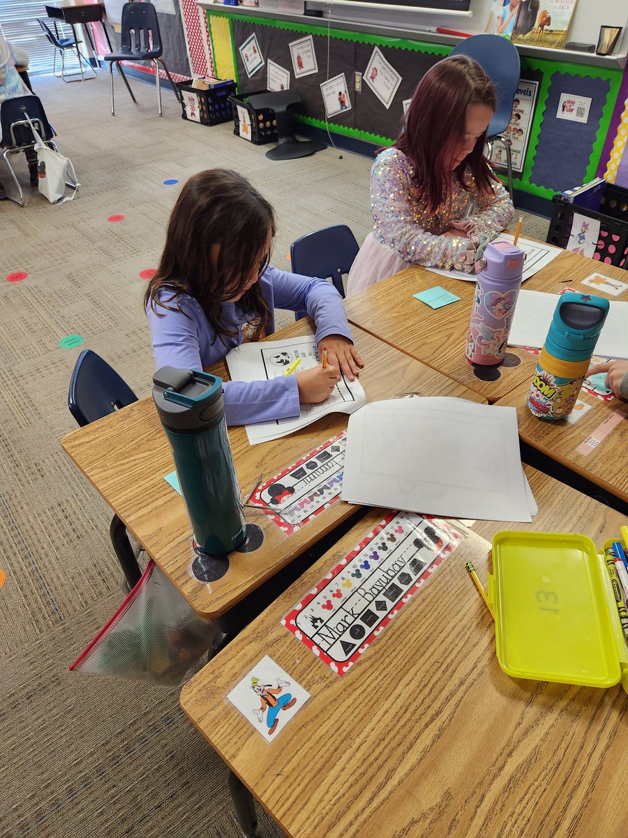 Get to visit Arbor Creek &amp; they are studying Macy Day's Thanksgiving balloons 🎈 2nd grade is studying planets! #opsmaketodaycount, <a href="/olatheschools/">Olathe Public Schools</a>, <a href="/ACEOttersRock/">Arbor Creek Elem</a>