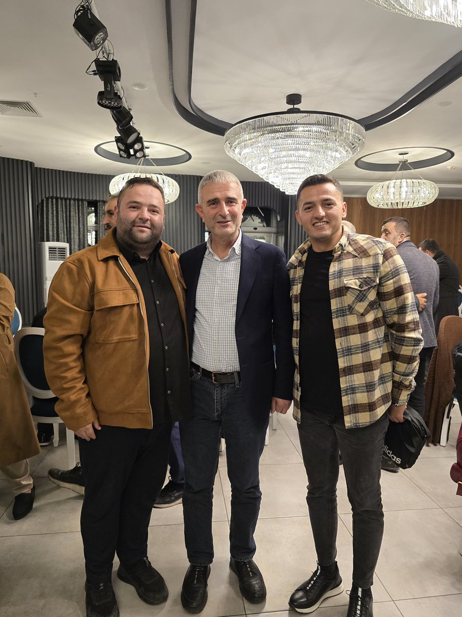 Birlikte nice gönüllere dokunmaya devam inşallah 
Ne diyorduk
Çalınmadık kapı
Girilmedik dükkan
Dokunulmadık gönül kalmayacak inşallah
Durmak yok yola devam.
Yolumuz hayr olsun inşallah başkanım <a href="/recepkayatr/">Recep Kaya</a> #akpartigebze