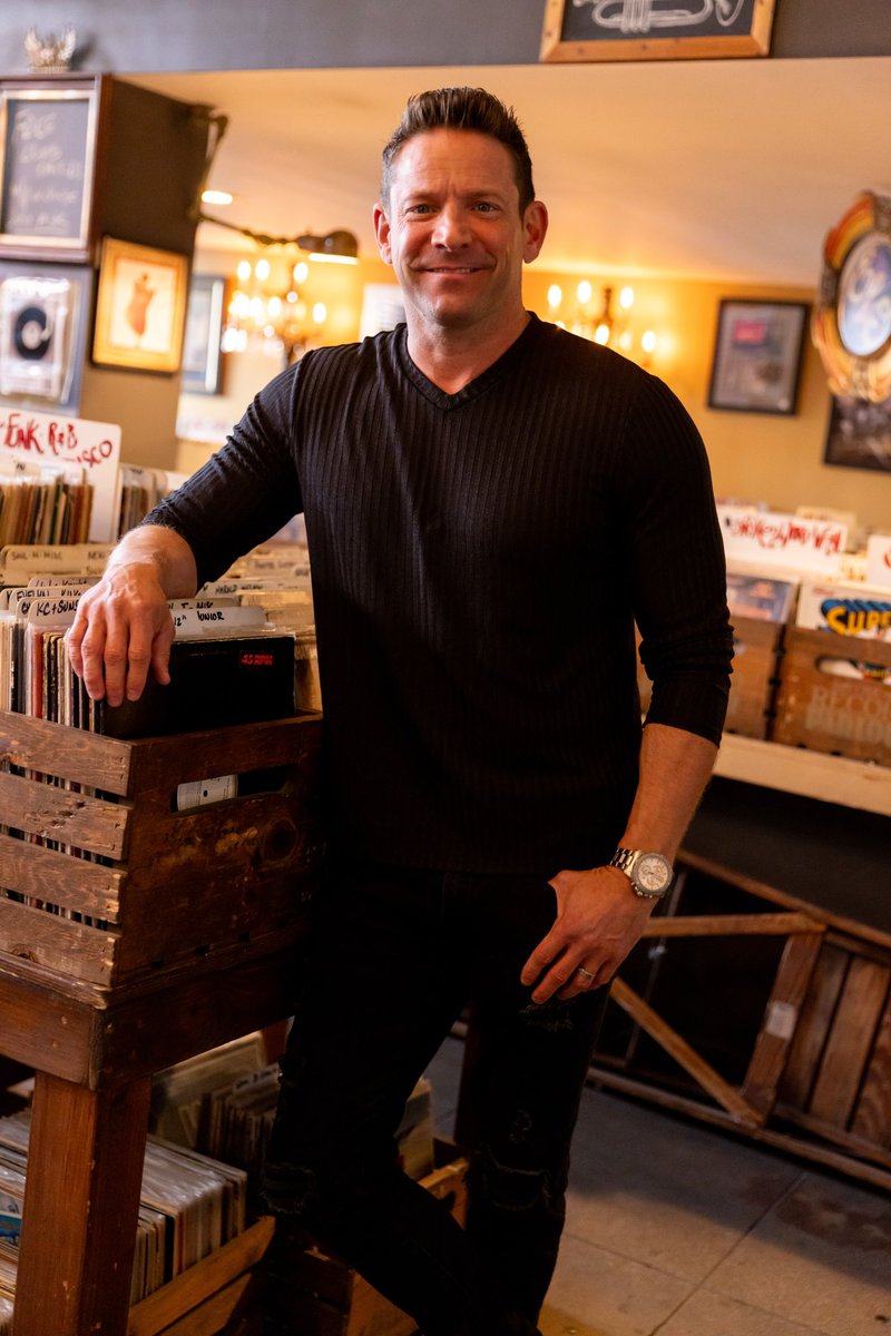 TheEricYoung's tweet photo. Here is a testament to what #vinyl has become over the years as the number one form of physical media for music… When 98 Degrees became popular, vinyl collecting was not popular.
But here we are and @JeffTimmons is one of my guests on this Sunday’s episode of #VinylObsession! https://t.co/6ApS23VuWC