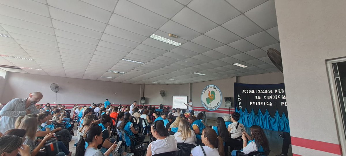 📍POSADAS
Hoy por la tarde, junto a docentes del Nivel Inicial y Nivel Secundario se realizó la ACTUALIZACIÓN ACADÉMICA EN SINDICALISMO, POLÍTICA Y PEDAGOGÍA DE LA UDPM.

UDPM-ADoMis 
Gestión Rubén Darío "Grillo" Caballero