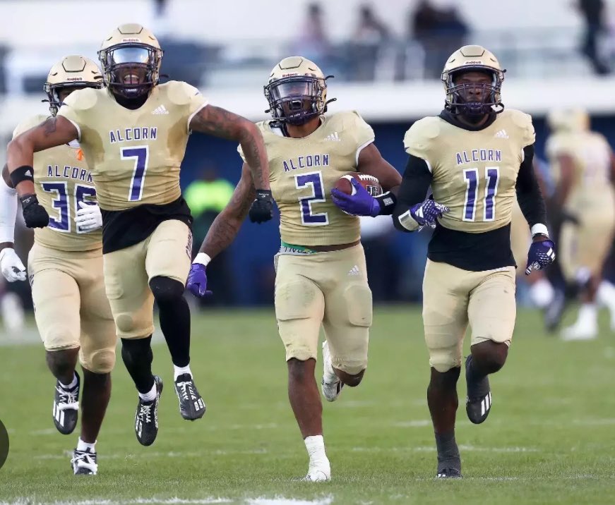 #AGTG After a great conversation with <a href="/CoachWelch_/">Derek Welch</a>  I am blessed to receive an offer from Alcon State 🙏🏾🙏🏾🙏🏾
