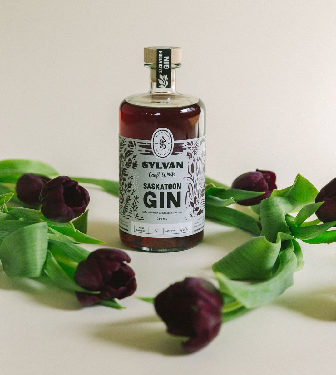 SLcraftspirits's tweet photo. Saskatoon Gin🌹🍸🫐
With flavour and colour imparted by fresh natural and local ingredients.
.
.
.
#craftdistilling #sylvanlake #distillery #drinklocal #drinkalberta #gin #sylvancraftspirits #saskatoonberries #saskatoongin #craftspirits #centralab https://t.co/aeSRM3zZd0