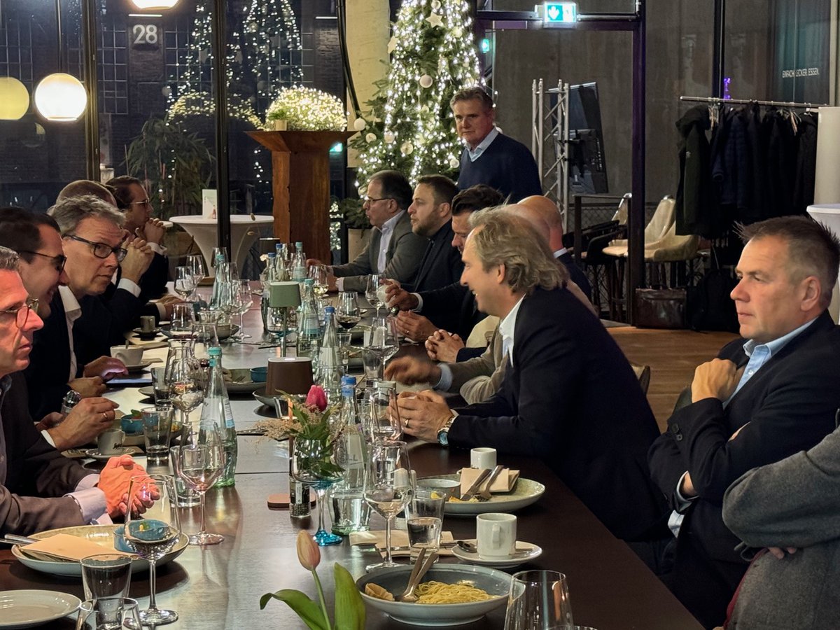 Rückblick auf die Mitgliederversammlung am 20.11.2024 in der Classic Remise

Umrahmt wurde der offizielle Teil von einer Führung durch die Classic Remise und der gewohnten Soirée im Restaurant nebenan zum geselligen Austausch.