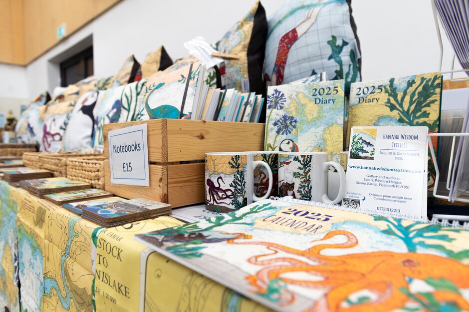 RHS_Rosemoor's tweet image. 🎄Loads of talented makers and producers are setting up in our cosy Garden Room for our Magic of Christmas Food and Craft Fair which runs 11–4pm this Fri–Sat and 10–4pm Sun. Join us this weekend to find delicious local treats and special gifts 🎁 
#ChristmasShopping #NorthDevon