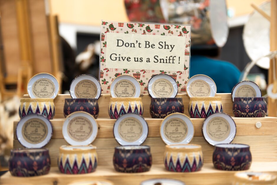 RHS_Rosemoor's tweet image. 🎄Loads of talented makers and producers are setting up in our cosy Garden Room for our Magic of Christmas Food and Craft Fair which runs 11–4pm this Fri–Sat and 10–4pm Sun. Join us this weekend to find delicious local treats and special gifts 🎁 
#ChristmasShopping #NorthDevon