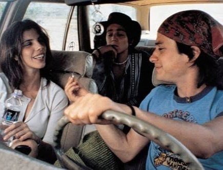 viruerde's tweet photo. Gritan: una de las mejores películas mexicanas de comienzos de siglo, en que dos mejores amigos descubren sus sentimientos por el otro a través de su relación con una mujer mayor que ambos.

La que voltea   ///   A la que le hablan https://t.co/HvklNucGdF