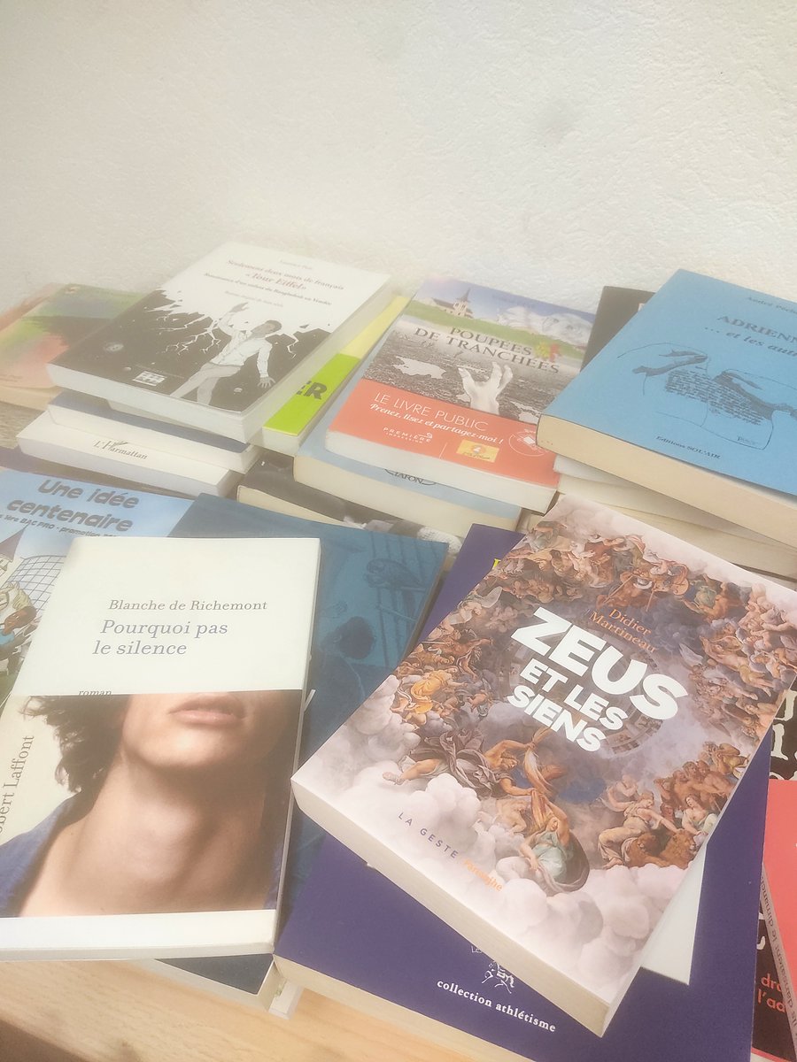 📚Un grand MERCI à <a href="/OuestFrance85/">Ouest-France 85</a>🙏
Aujourd’hui notre bouquinerie Aux Bouquins Frappés a eu la joie de recevoir un généreux #don de livres de Ouest France
Merci à eux pour ce soutien qui fait chaud au cœur et encourage notre mission de faire vivre la #culture et les #livres📖