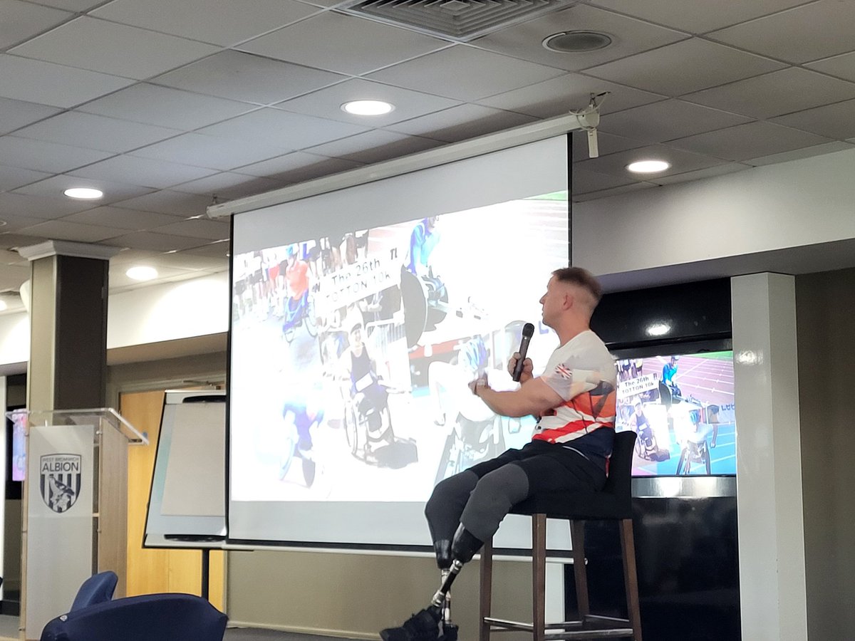 Lou Wallace tweet media