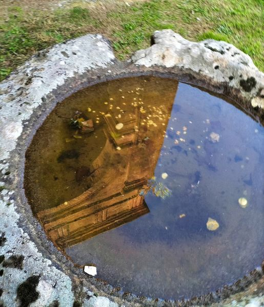Contrappeso di epoca romana riutilizzato e ritoccato nel medioevo, oggi presso il palazzo di Belriguardo.
#BelloBelriguardo #riuso